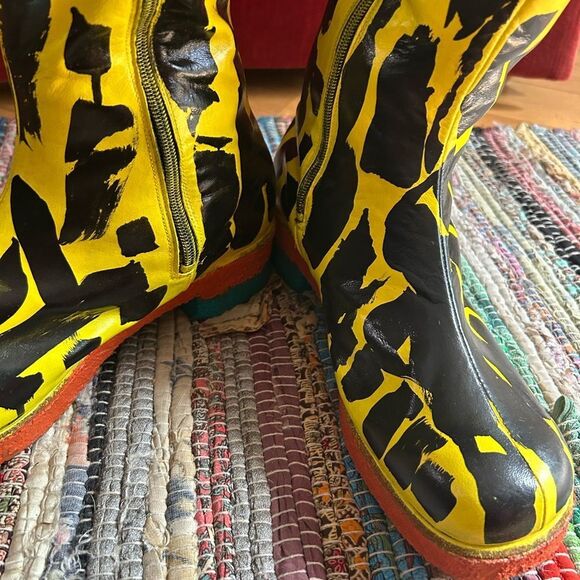 Vibrant Yellow and Black Women's Heeled Boots 10 - Picture 13 of 16
